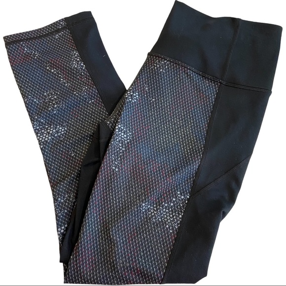 Under Armour High Rise Two Tone Black Gray Dotted Capri Leggings 4548 - Picture 1 of 7